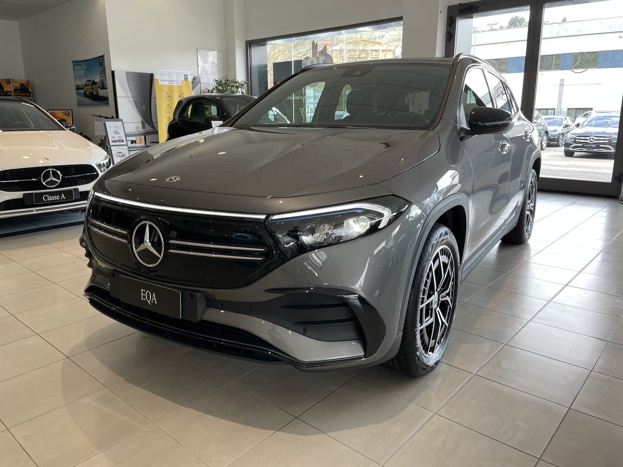 EQA 350 Premium 4matic - Certified