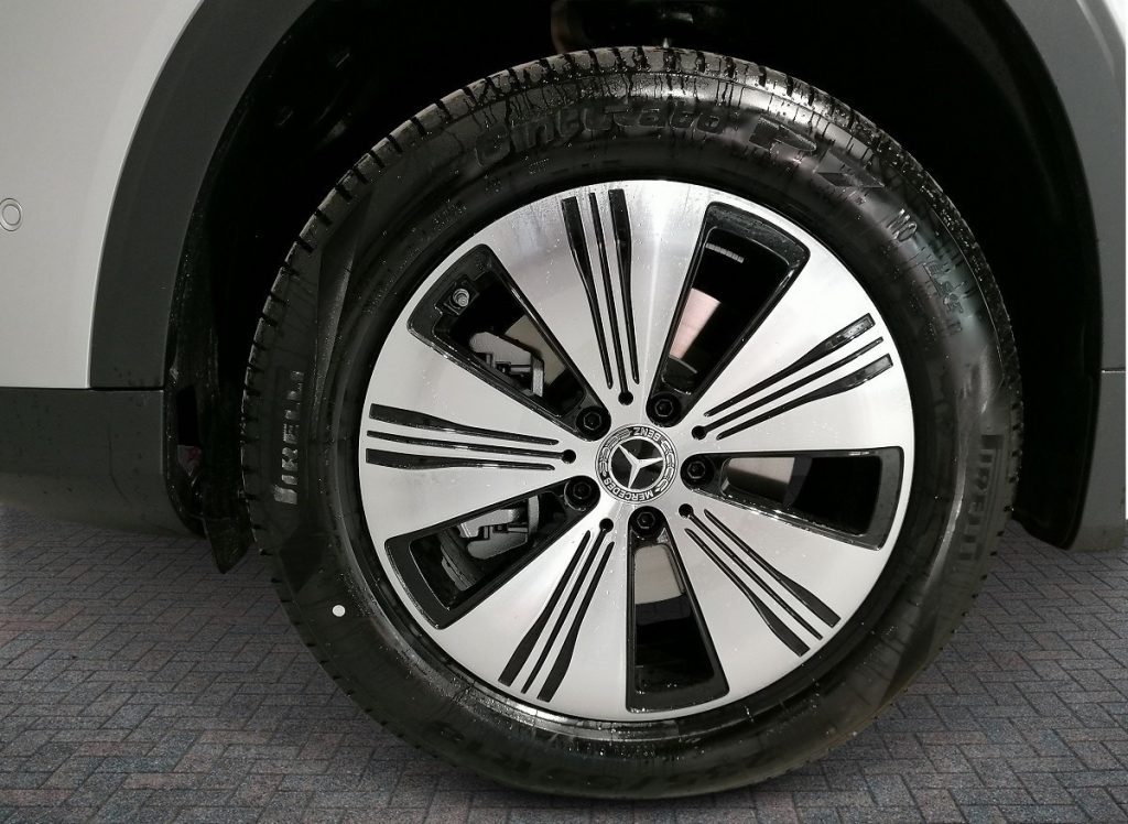 EQB 300 Sport 4matic - Certified