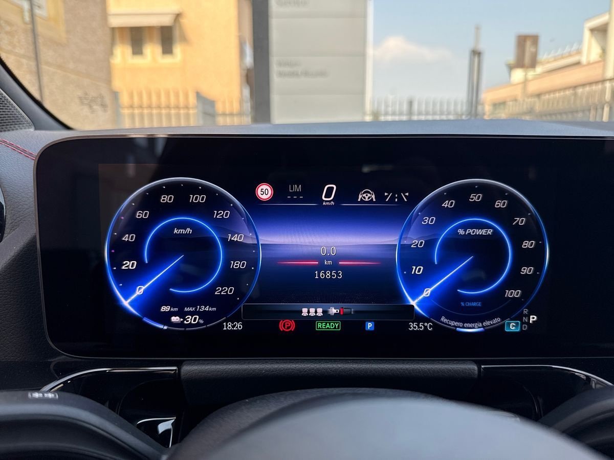 EQA 300 AMG Line Advanced 4matic - Certified