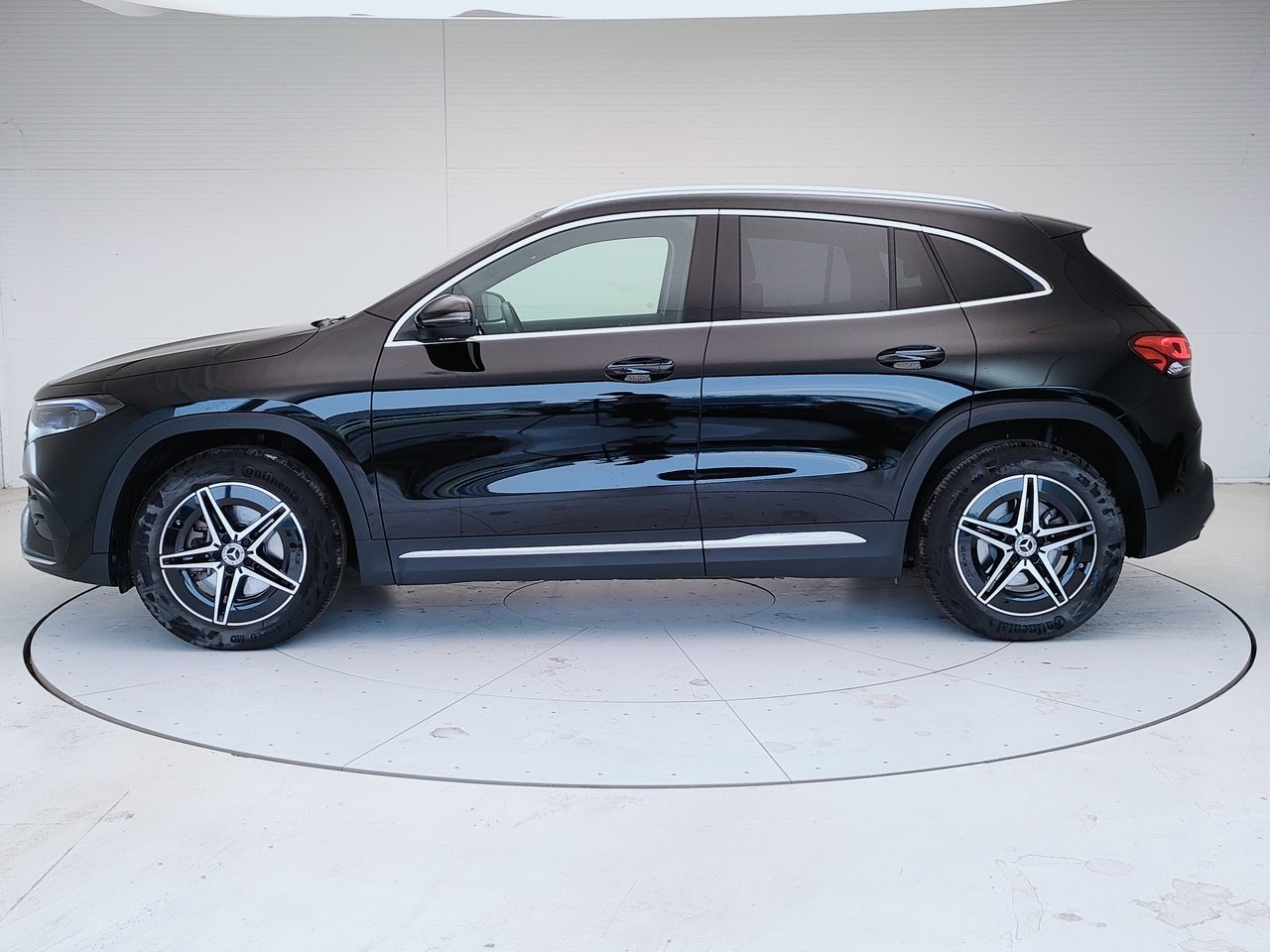 EQA 300 Premium 4matic - Certified