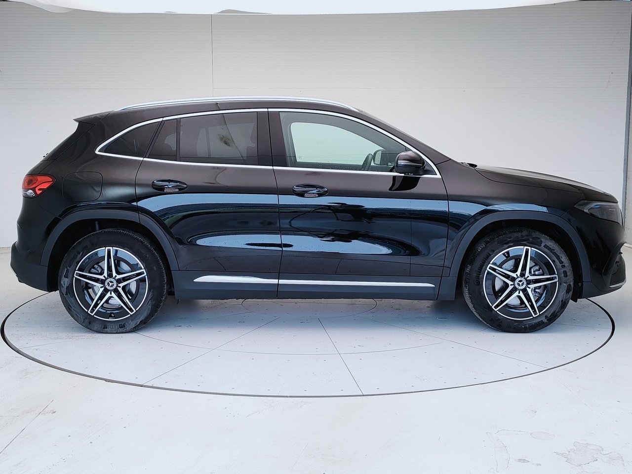 EQA 300 Premium 4matic - Certified