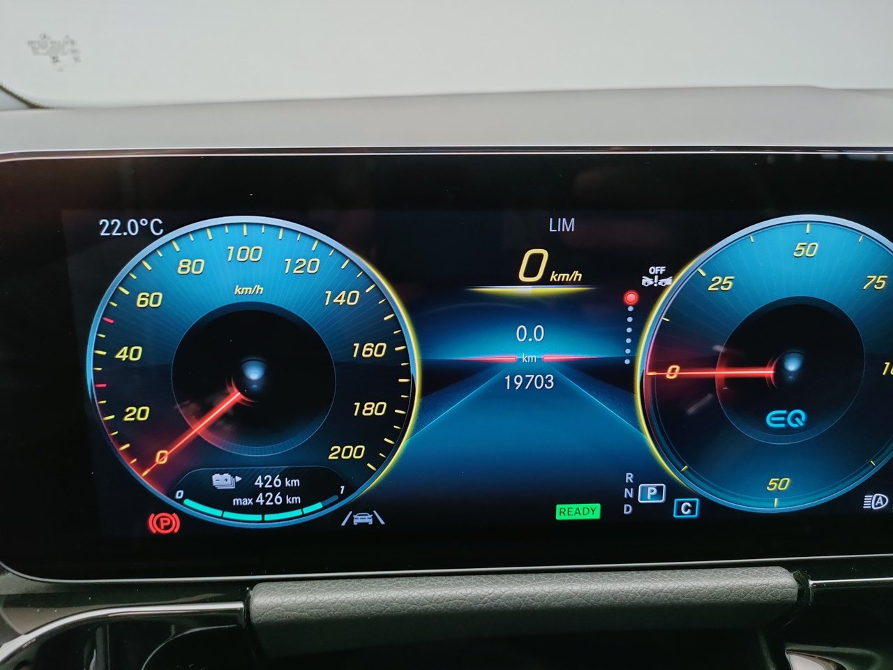 EQA 300 Premium 4matic - Certified