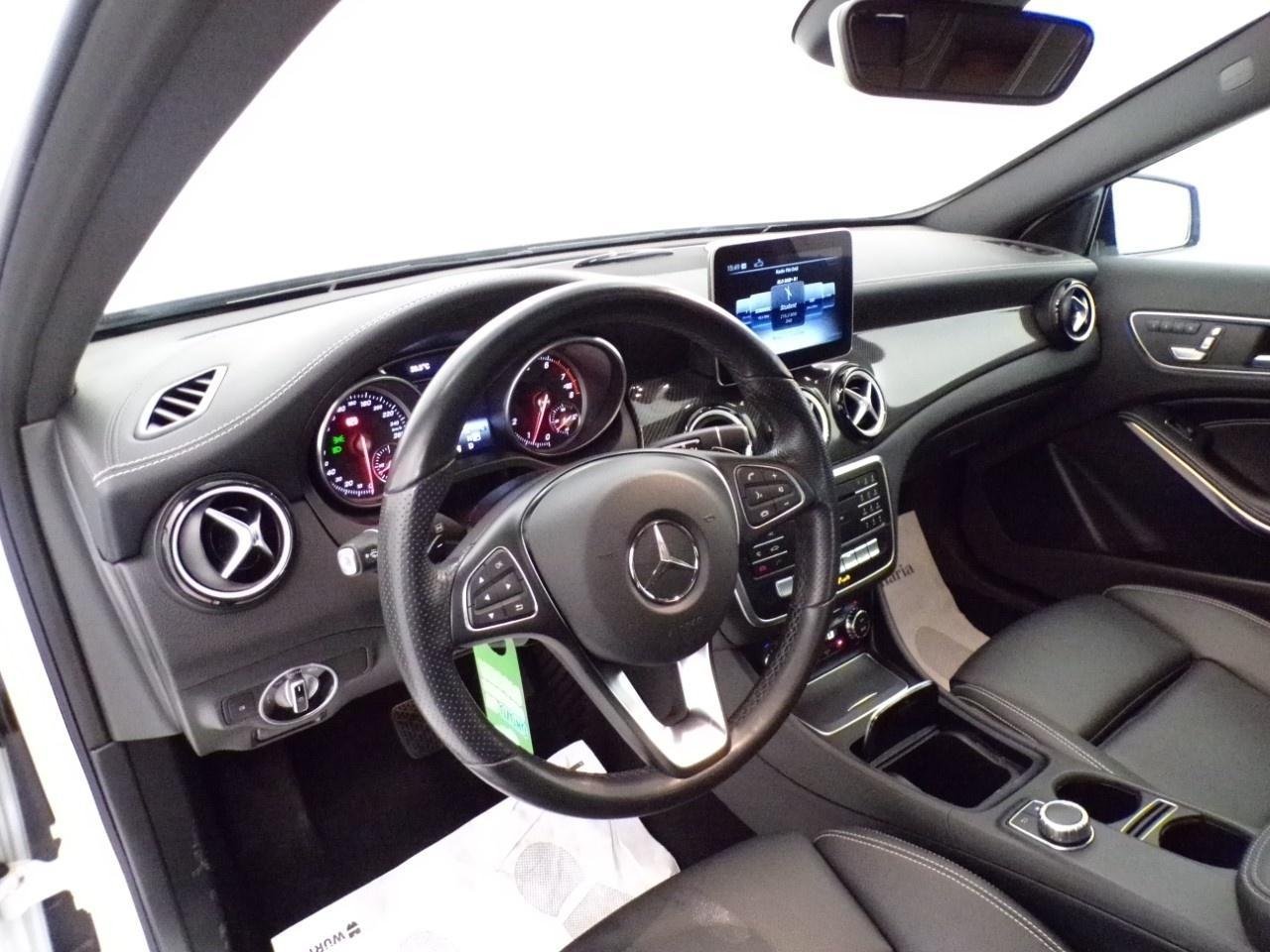 GLA 200 Night Edition auto - Certified