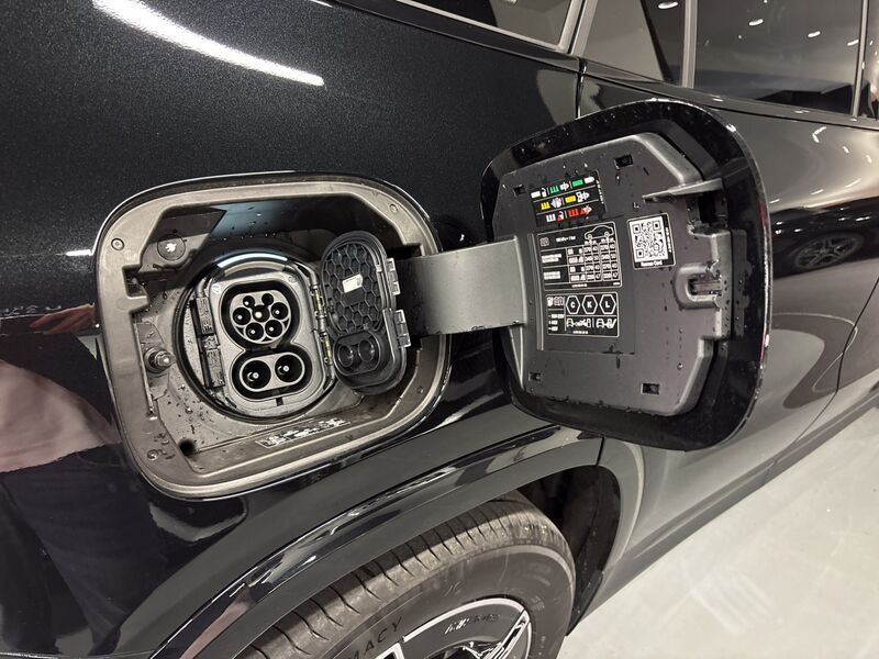 EQA 300 AMG Line Advanced 4matic - Certified