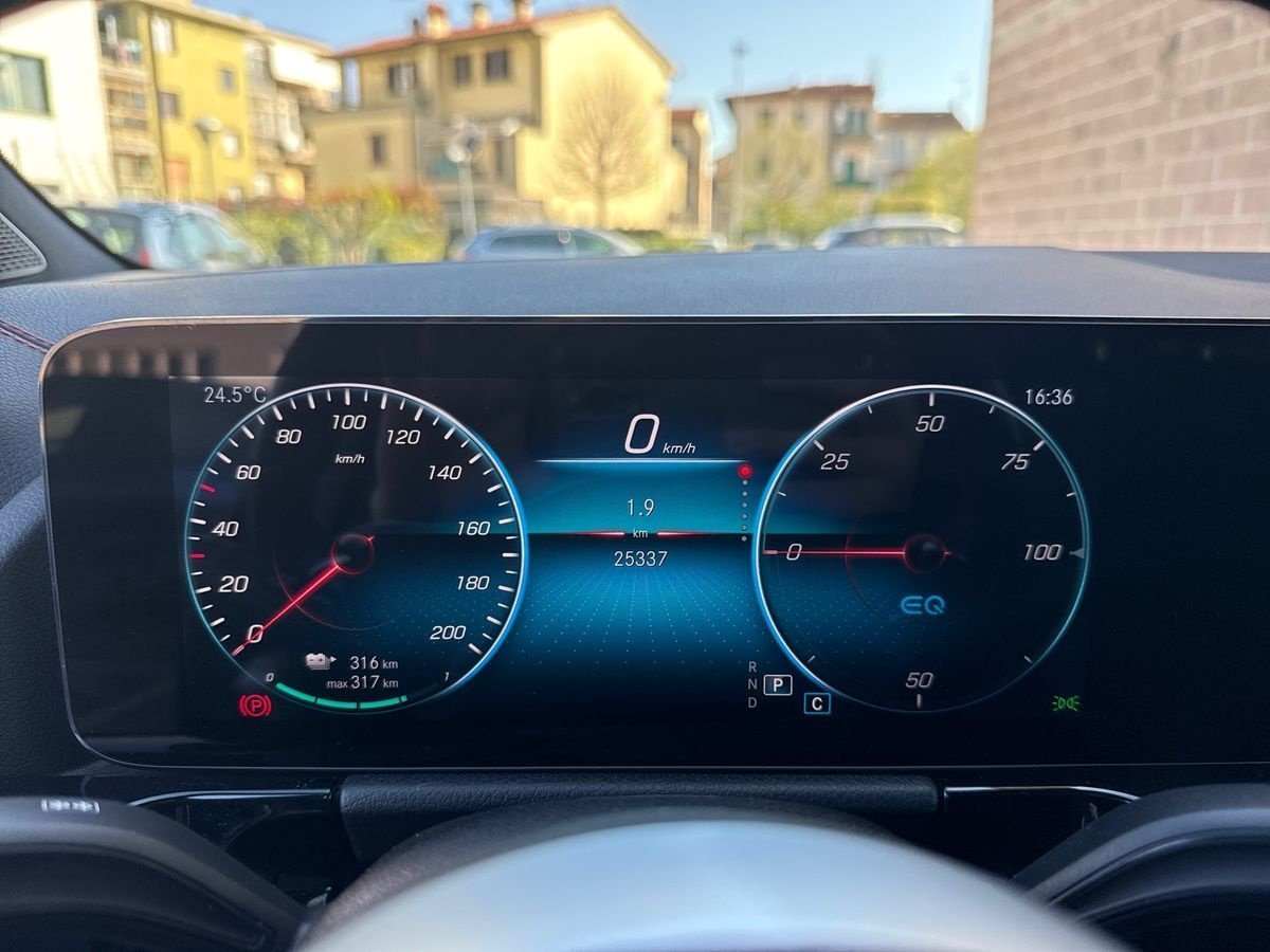EQA 300 Premium 4matic - Certified