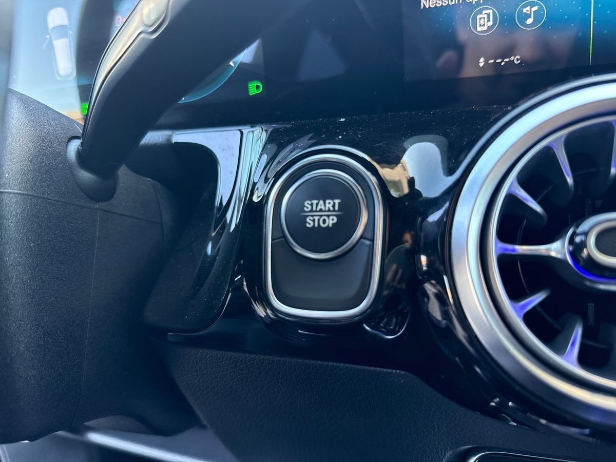 EQA 300 Premium 4matic - Certified
