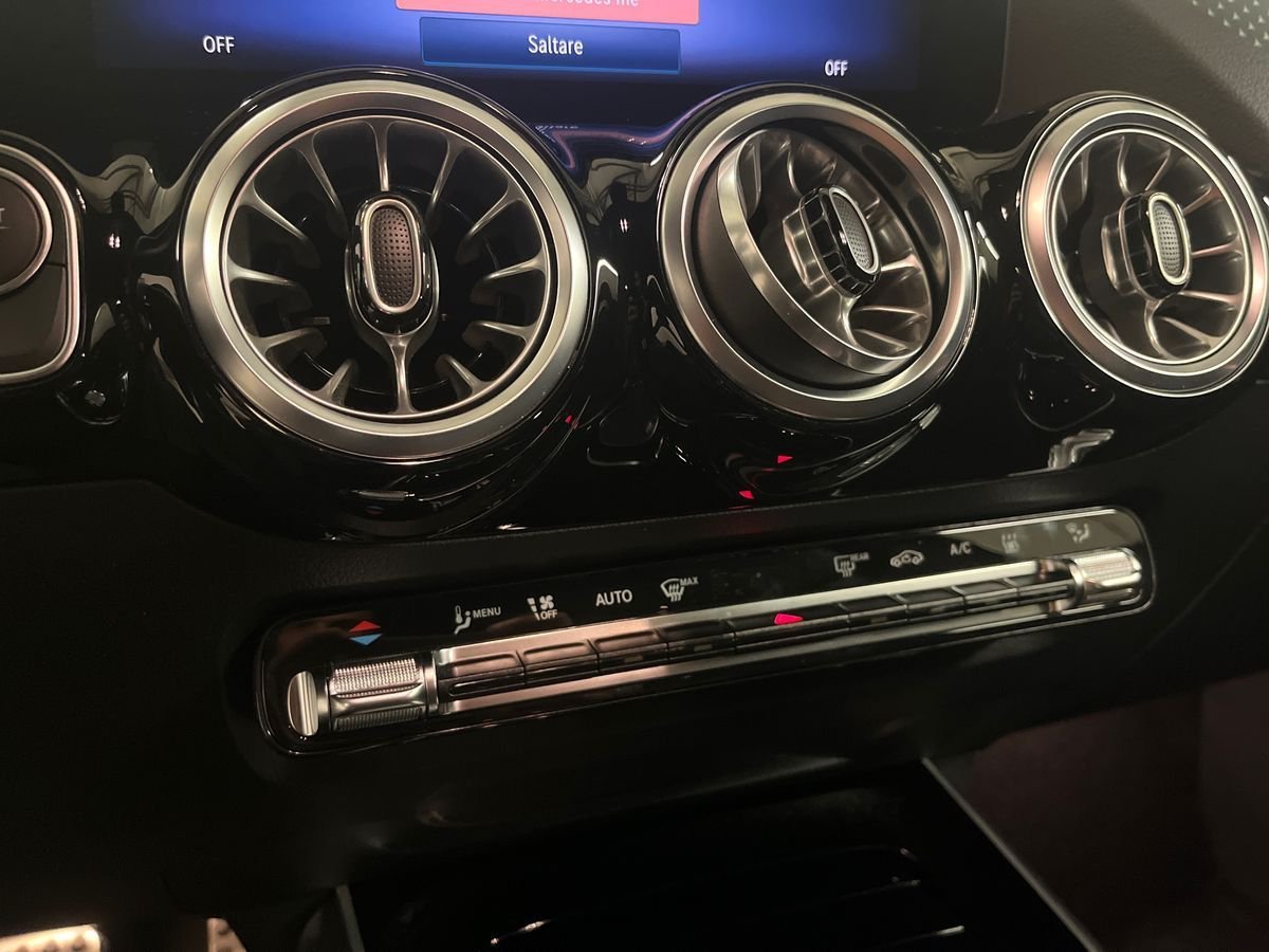 EQA 300 AMG Line Advanced 4matic - Certified