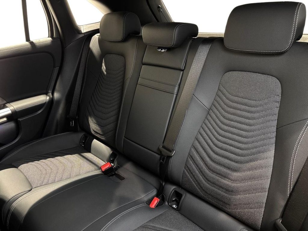 EQA 300 Progressive 4matic - Certified