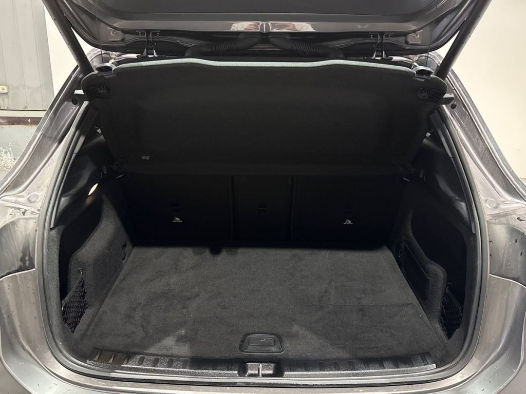 EQA 300 Progressive 4matic - Certified