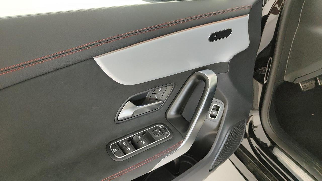 CLA Shooting Brake 200 d AMG Line Advanced Plus au - Certified