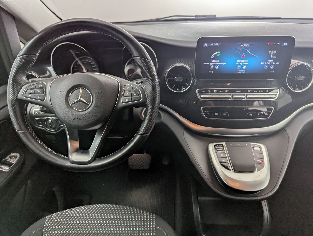 V Long 220 d Executive auto - Certified