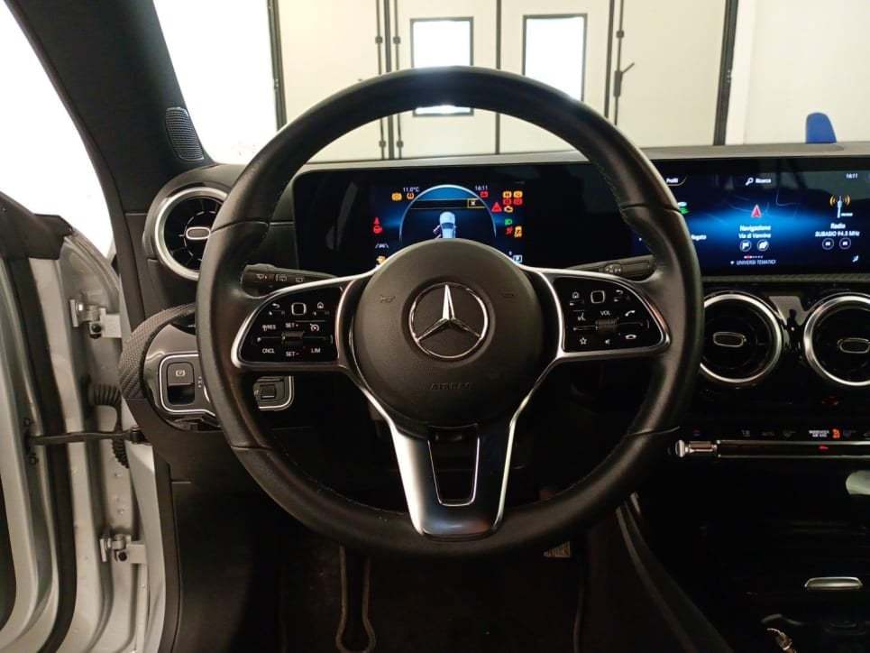 CLA Shooting Brake 200 d Business Extra auto - Certified
