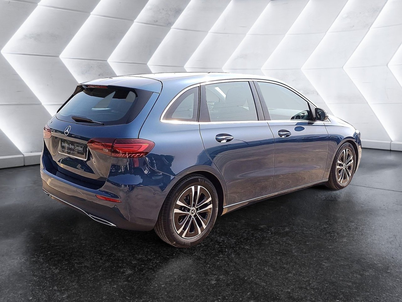 B 180 Progressive Advanced auto - Certified