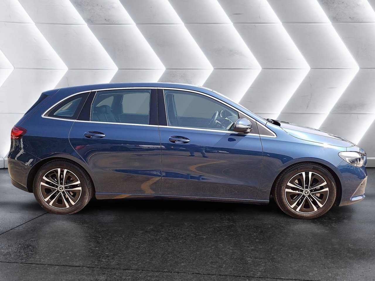 B 180 Progressive Advanced auto - Certified