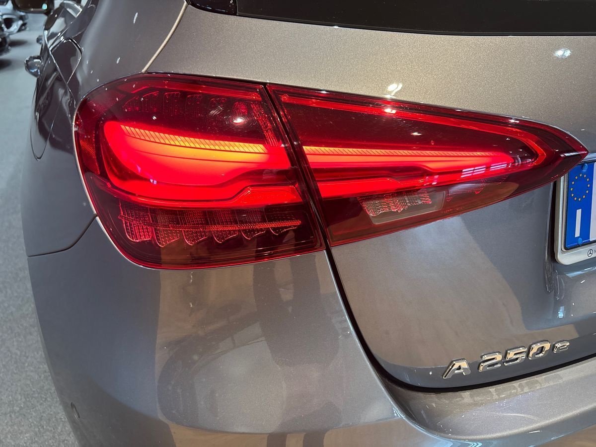 A 250 e phev Progressive Advanced auto - Certified