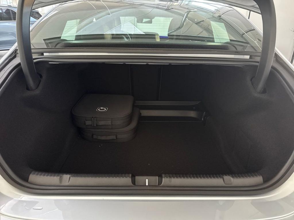 EQE 300 Premium - Certified