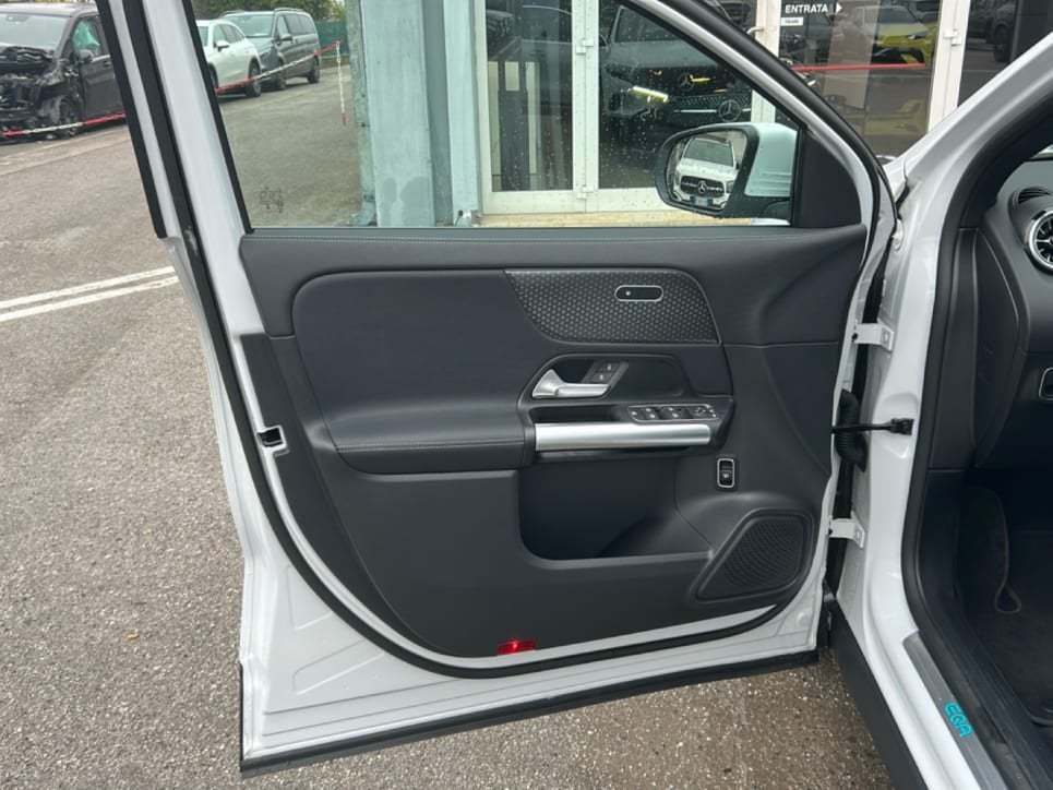 EQA 300 Progressive Advanced 4matic - Certified