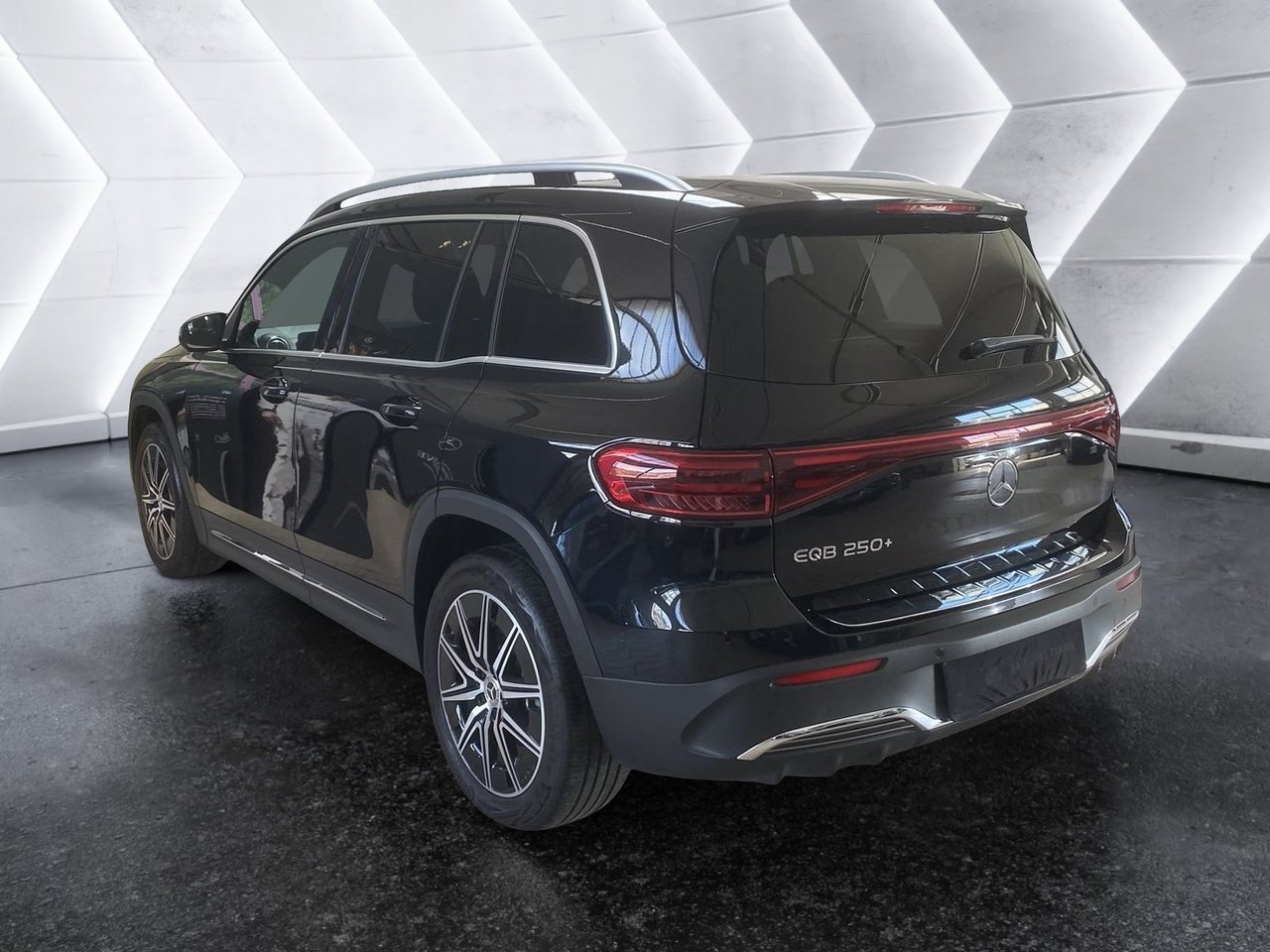 EQB 250+ AMG Line Advanced - Certified