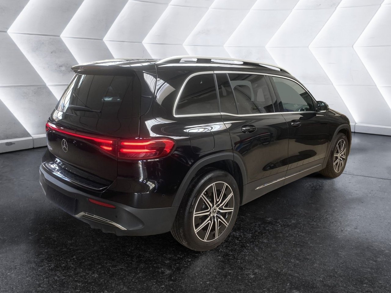 EQB 250+ AMG Line Advanced - Certified