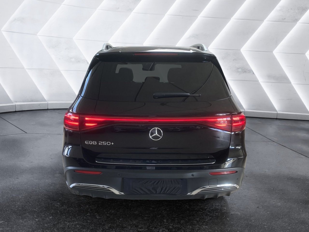 EQB 250+ AMG Line Advanced - Certified