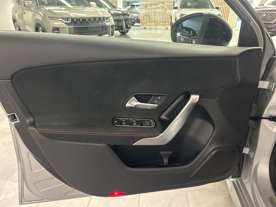A 200 Premium Night edition auto - Certified