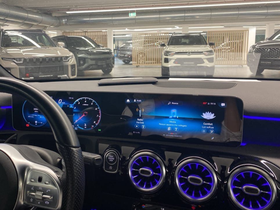 A 200 Premium Night edition auto - Certified
