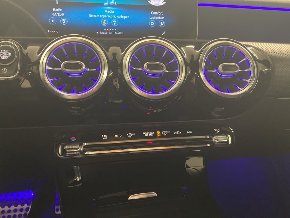 A 200 Premium Night edition auto - Certified