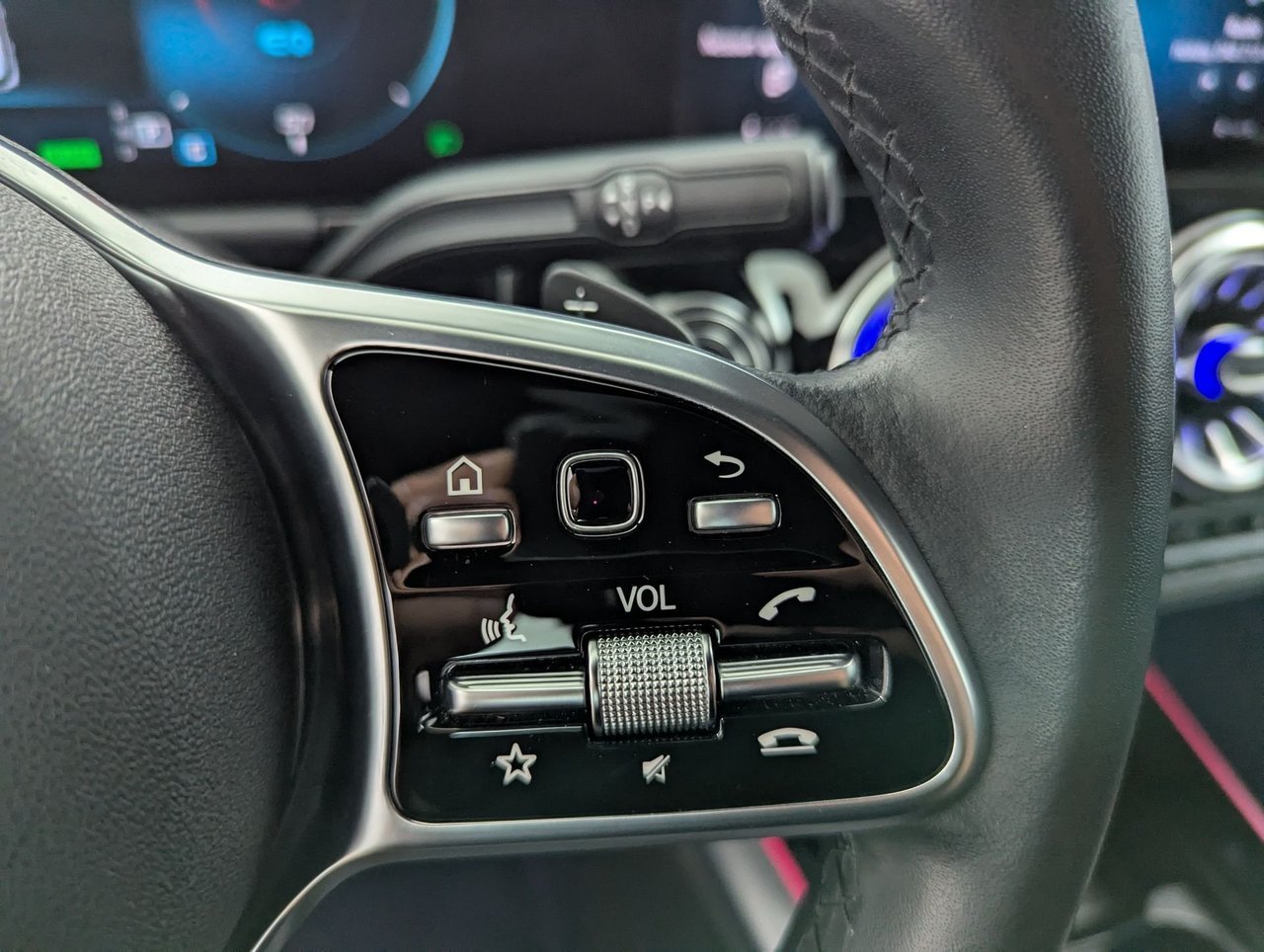 EQA 300 Sport Plus 4matic - Certified