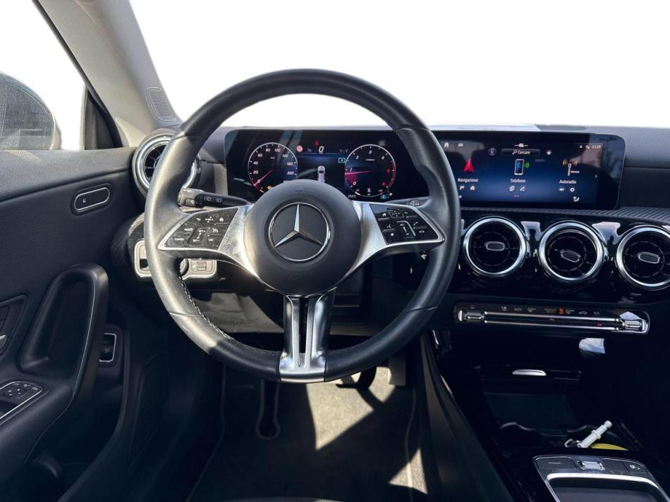 CLA Shooting Brake 180 d Advanced auto - Certified