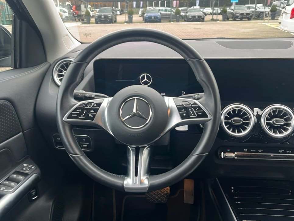 GLA 180 Progressive Advanced Plus auto - Certified