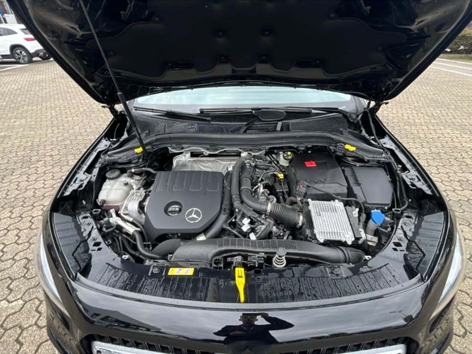 GLA 180 Progressive Advanced Plus auto - Certified