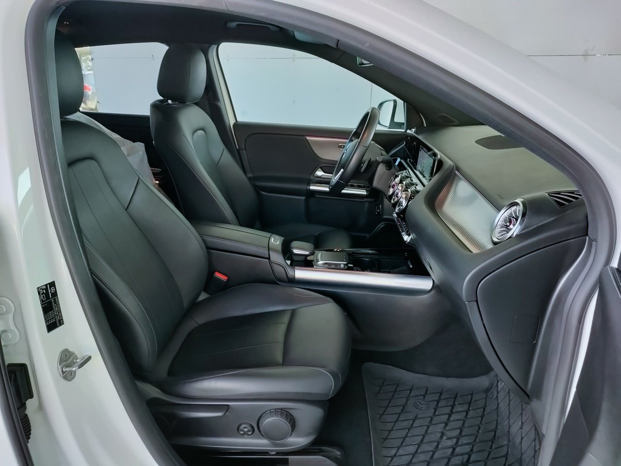 EQA 300 Sport Plus 4matic - Certified