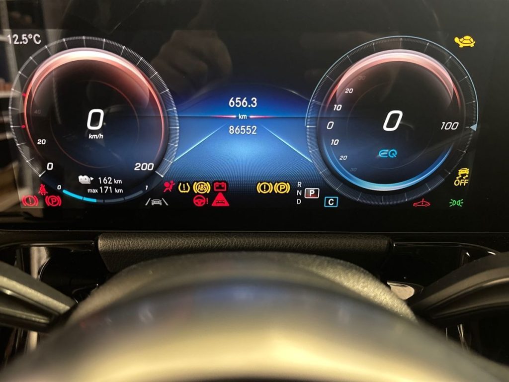 EQA 300 Premium 4matic - Certified