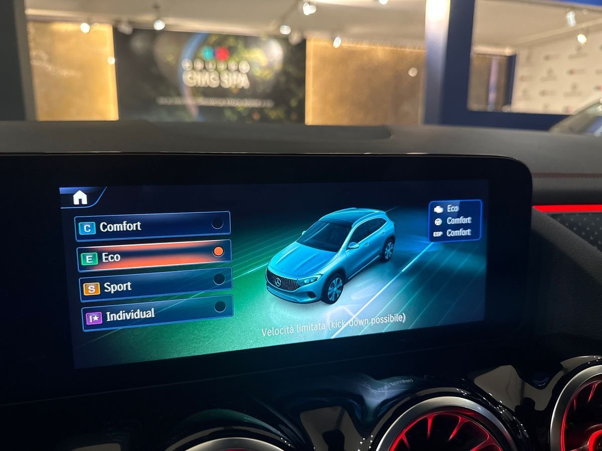 EQA 300 AMG Line Advanced 4matic - Certified