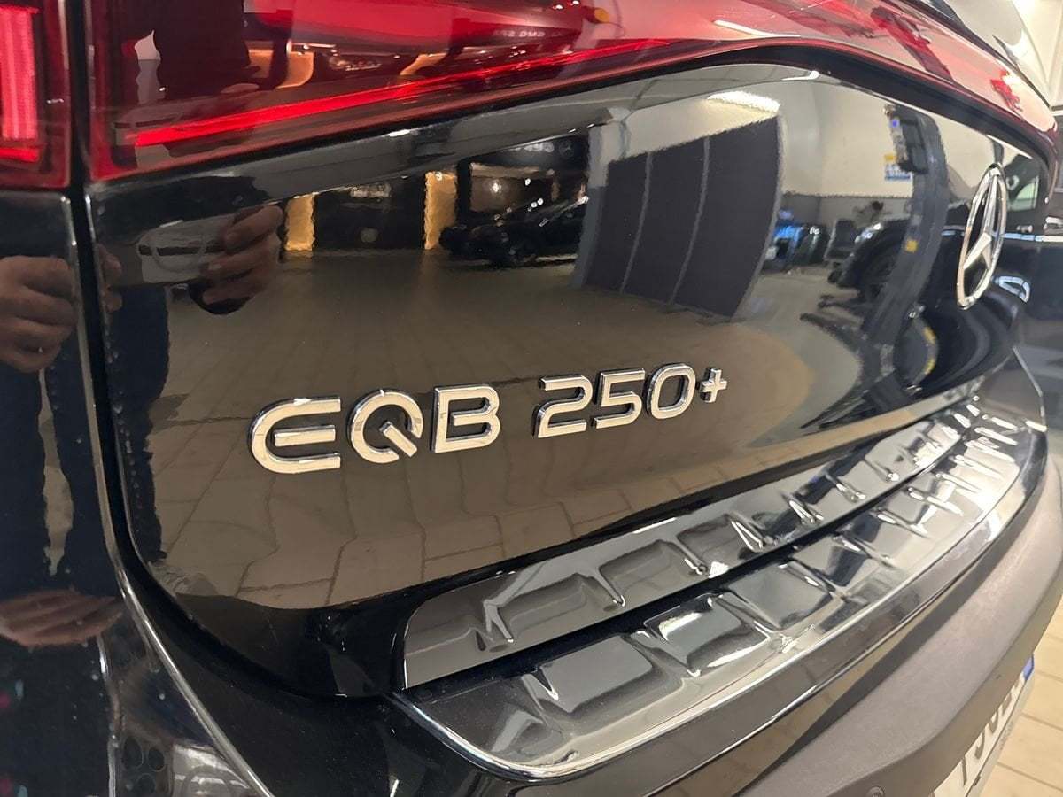 EQB 250+ AMG Line Advanced - Certified