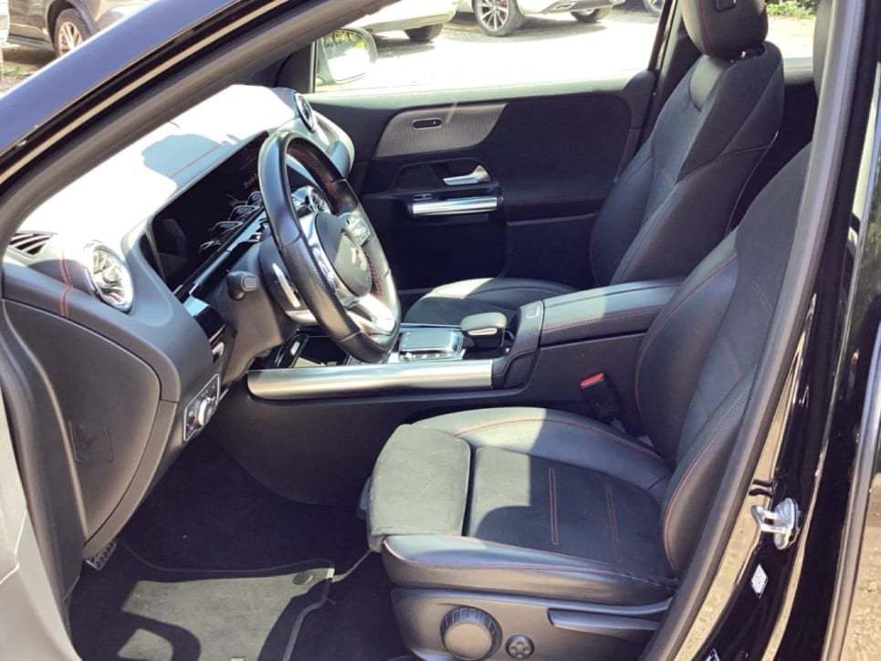 EQA 300 Premium 4matic - Certified