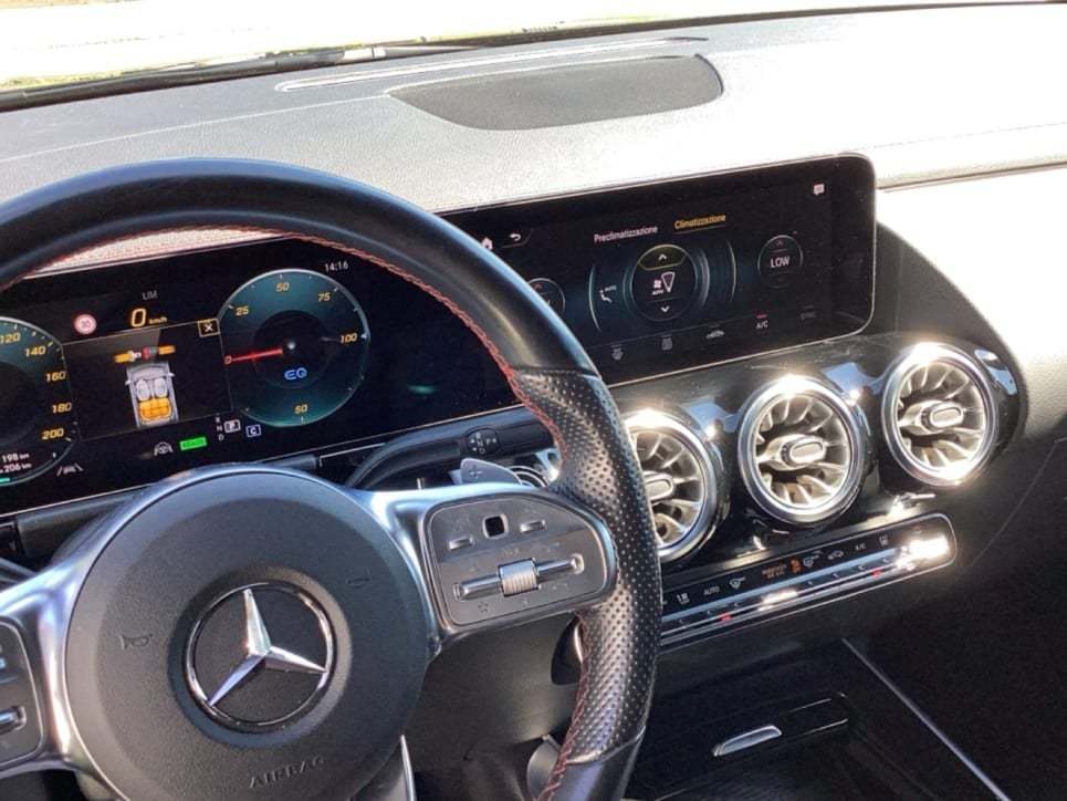 EQA 300 Premium 4matic - Certified