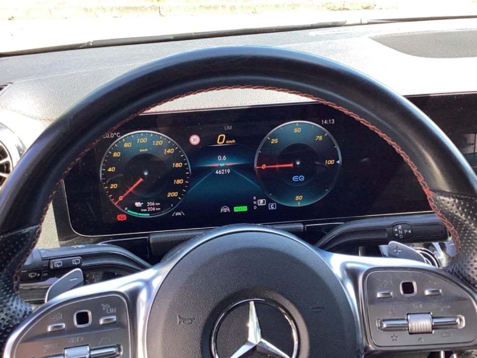 EQA 300 Premium 4matic - Certified