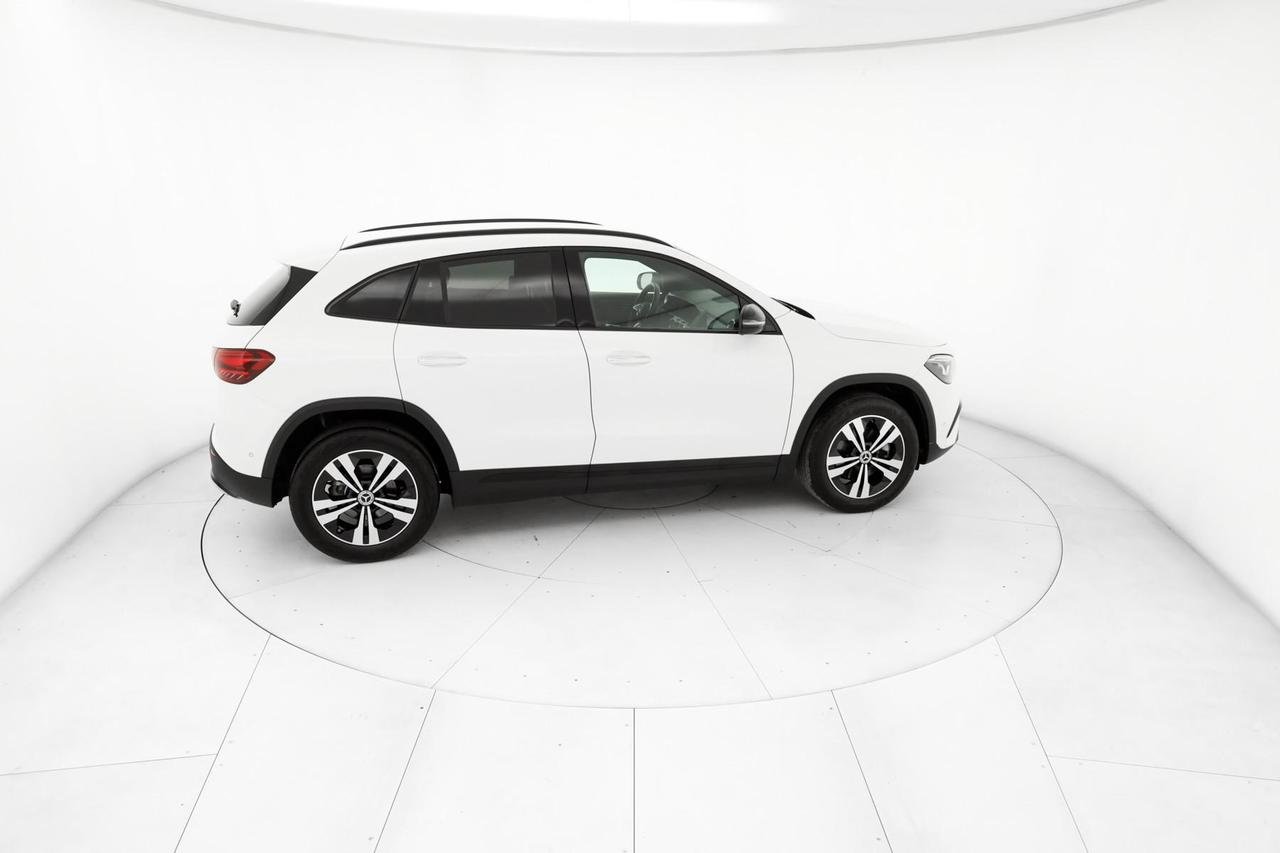 GLA 180 Progressive Advanced Plus auto - Certified
