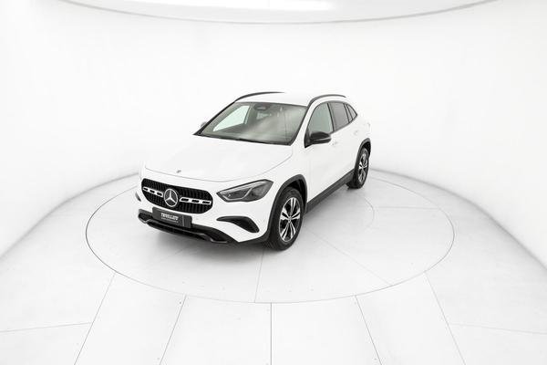 GLA 180 Progressive Advanced Plus auto - Certified
