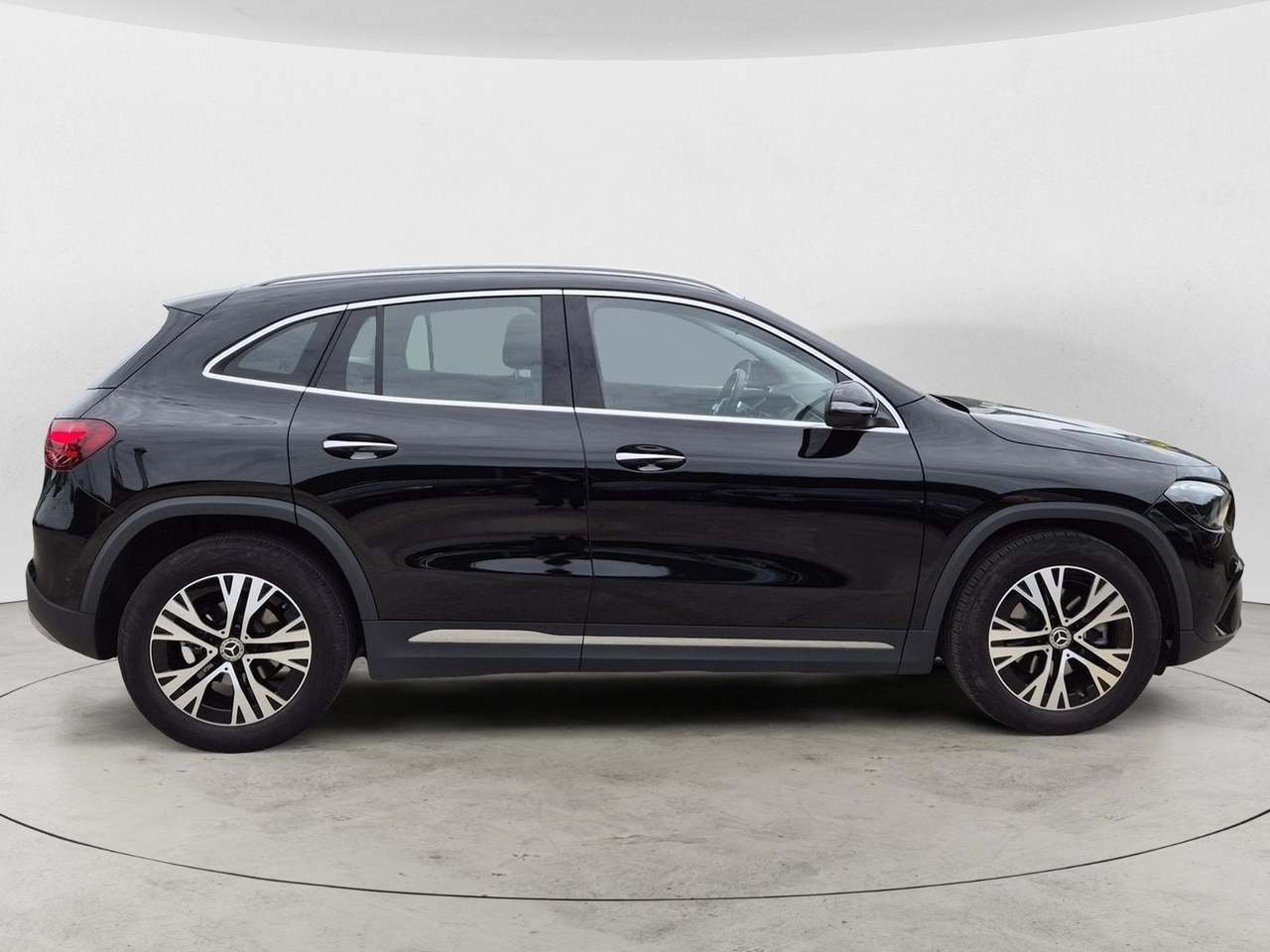 GLA 180 Progressive Advanced Plus auto - Certified