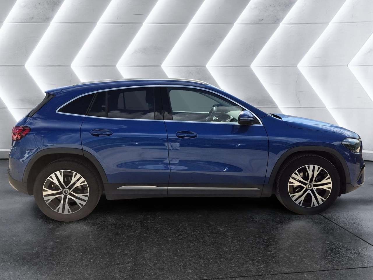 GLA 180 Progressive Advanced auto - Certified